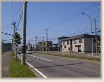 医院前の道路です